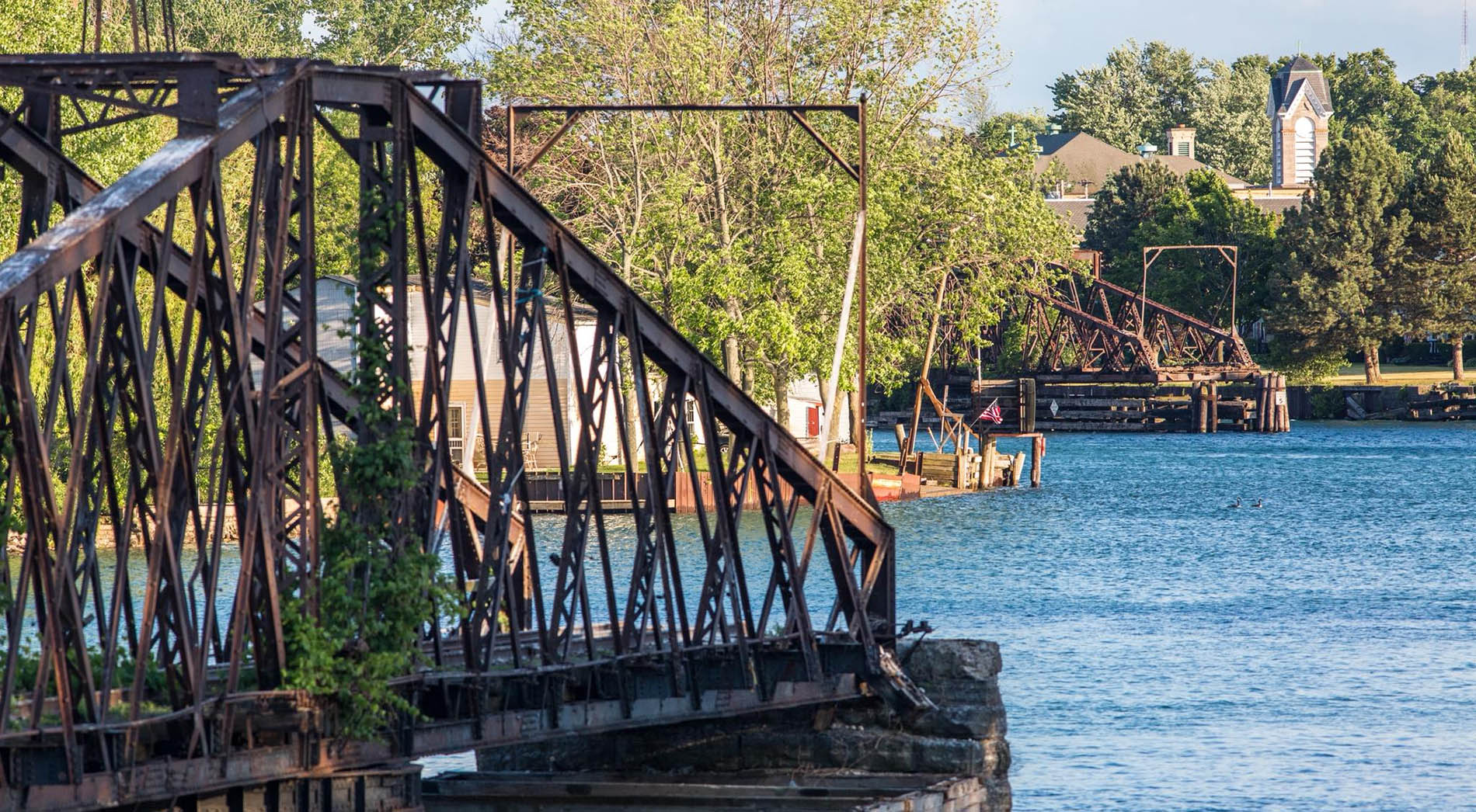 Both swing bridges in one photo. North (“Chutes”) bridge in the foreground. South swing bridge visible in the distance at the entrance to the Erie Canal. Photo: Dennis Reed Jr (2016)